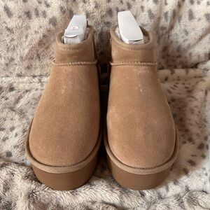 Uggs Tan Suede woman’s Shoes